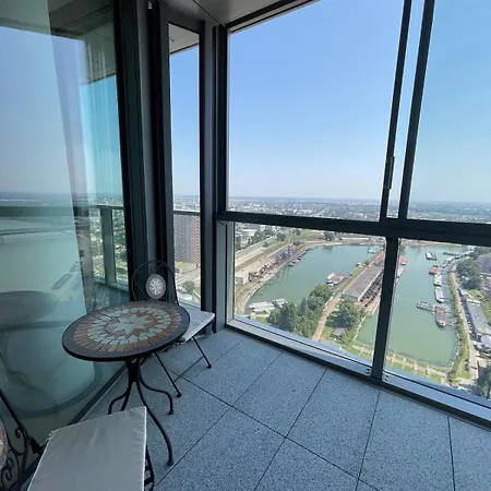 Exclusive In Eurovea Tower Apartament *