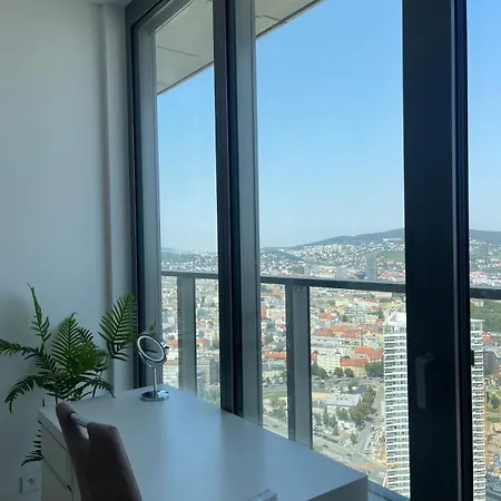 Exclusive In Eurovea Tower Apartament