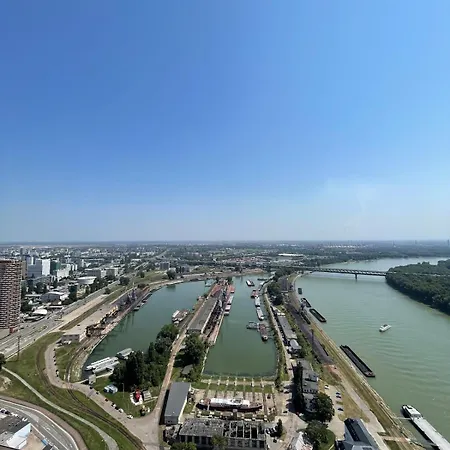 Exclusive In Eurovea Tower Apartment