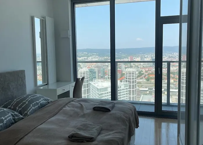 Exclusive In Eurovea Tower شقة