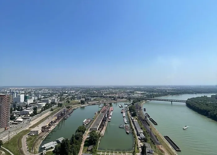 Exclusive In Eurovea Tower 아파트