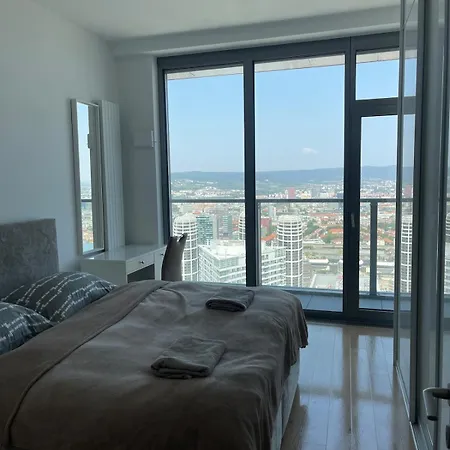 Exclusive In Eurovea Tower Апартаменты