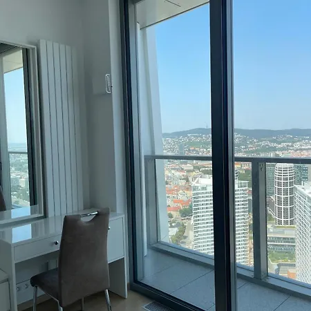 Exclusive In Eurovea Tower アパート *